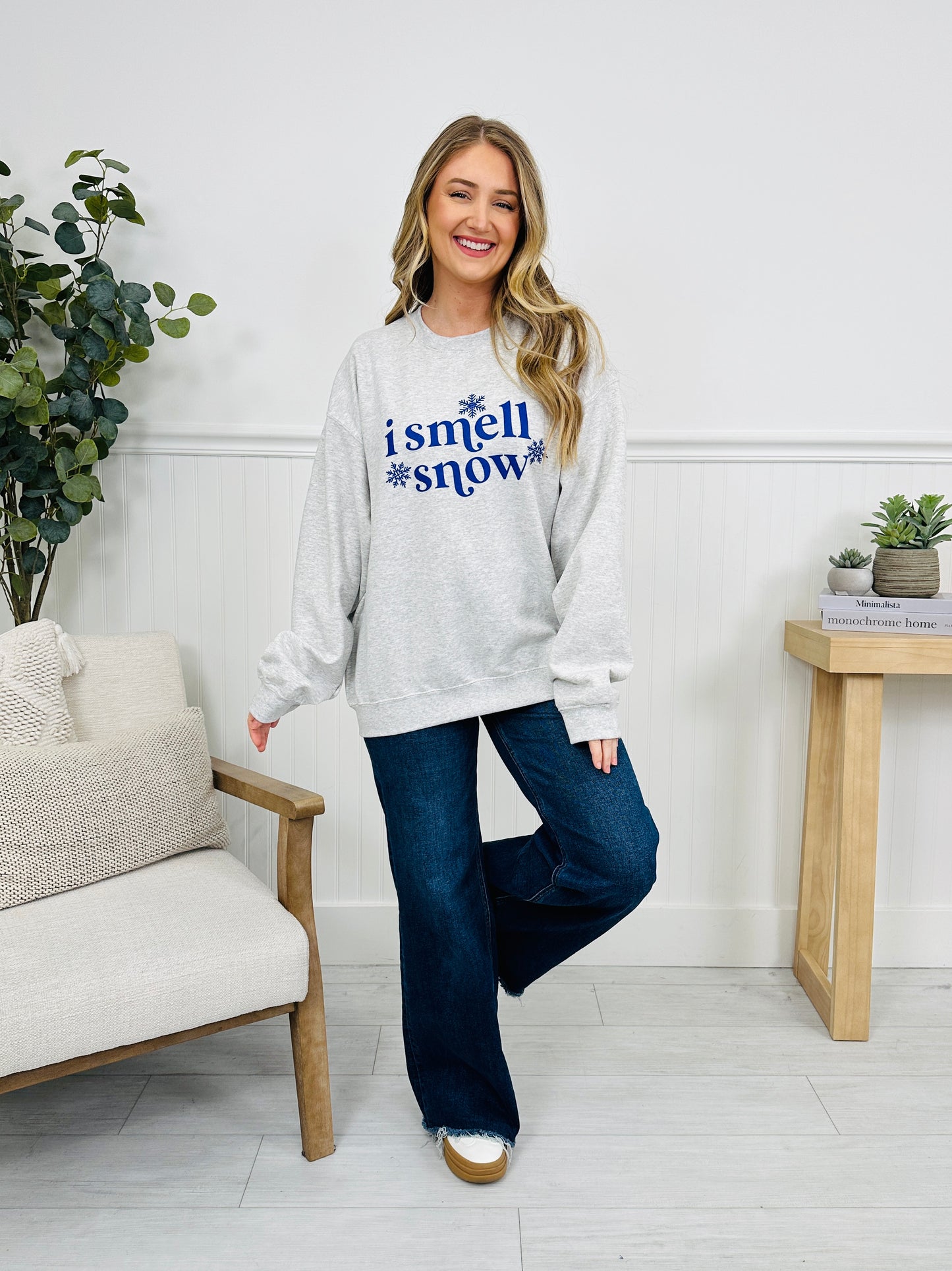 I Smell Snow Graphic Crewneck Sweatshirt