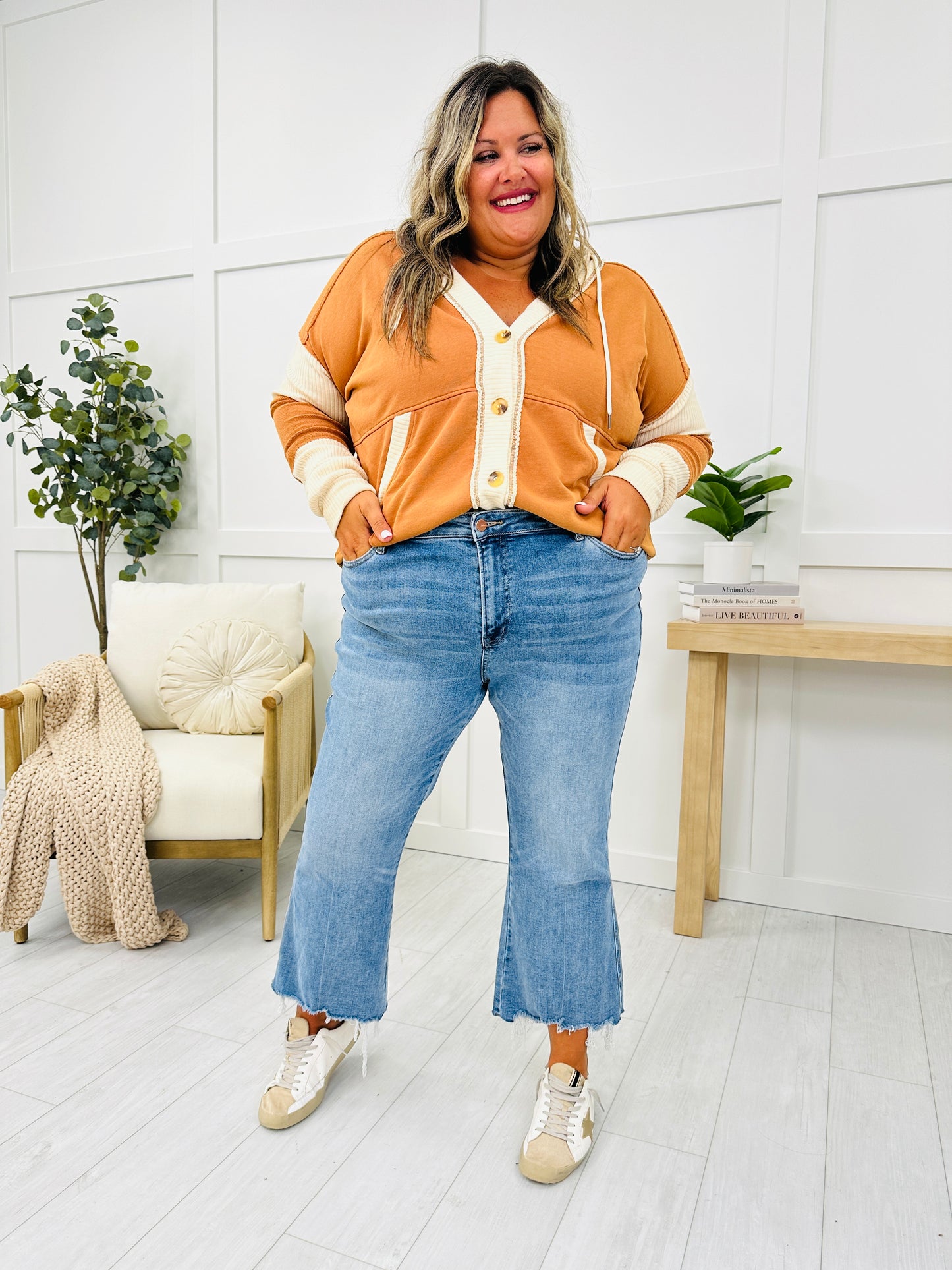 Mica Kick Back And Relax Kick Flare Cropped Jeans in Reg/Curvy