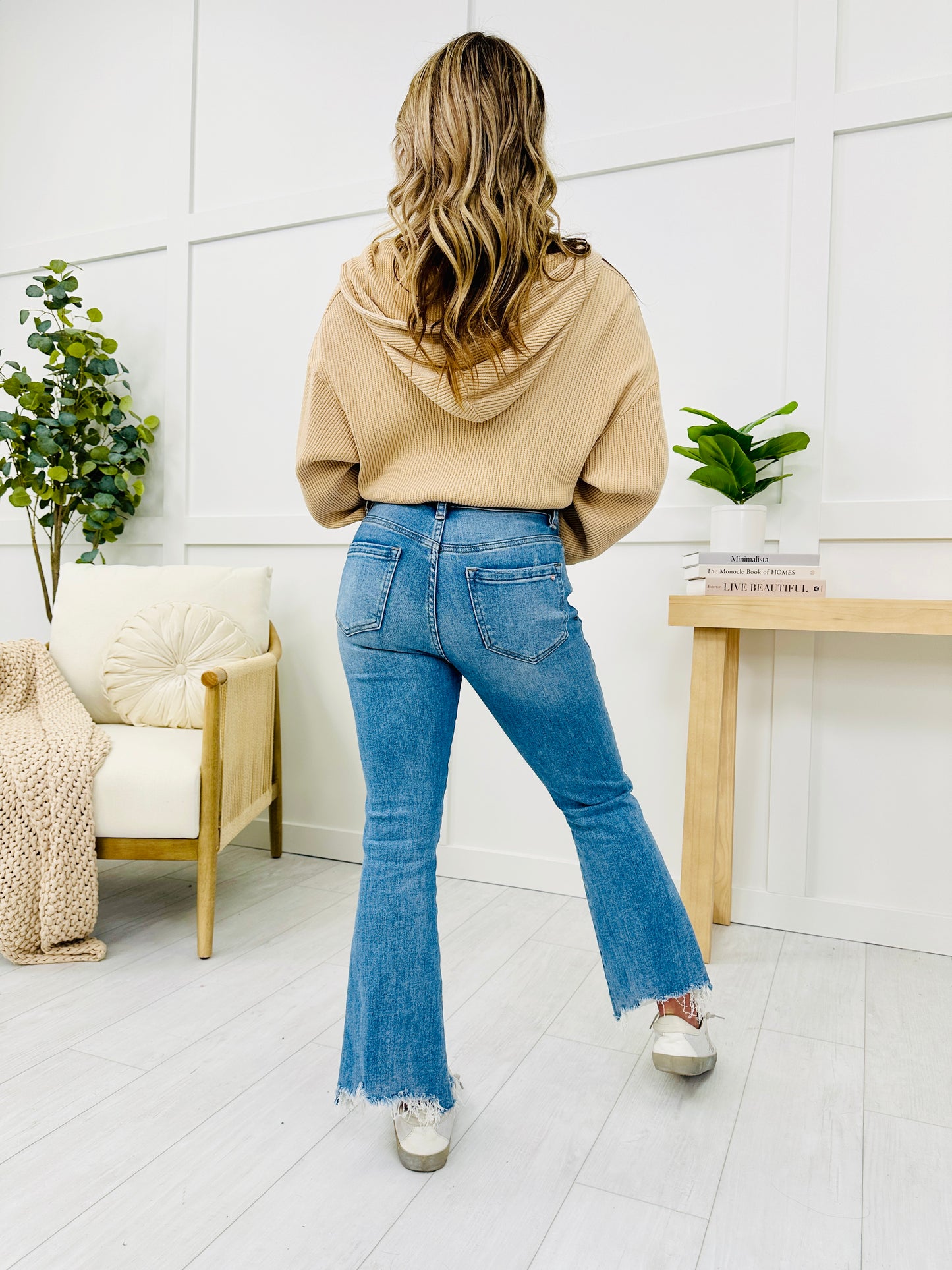 Mica Kick Back And Relax Kick Flare Cropped Jeans in Reg/Curvy