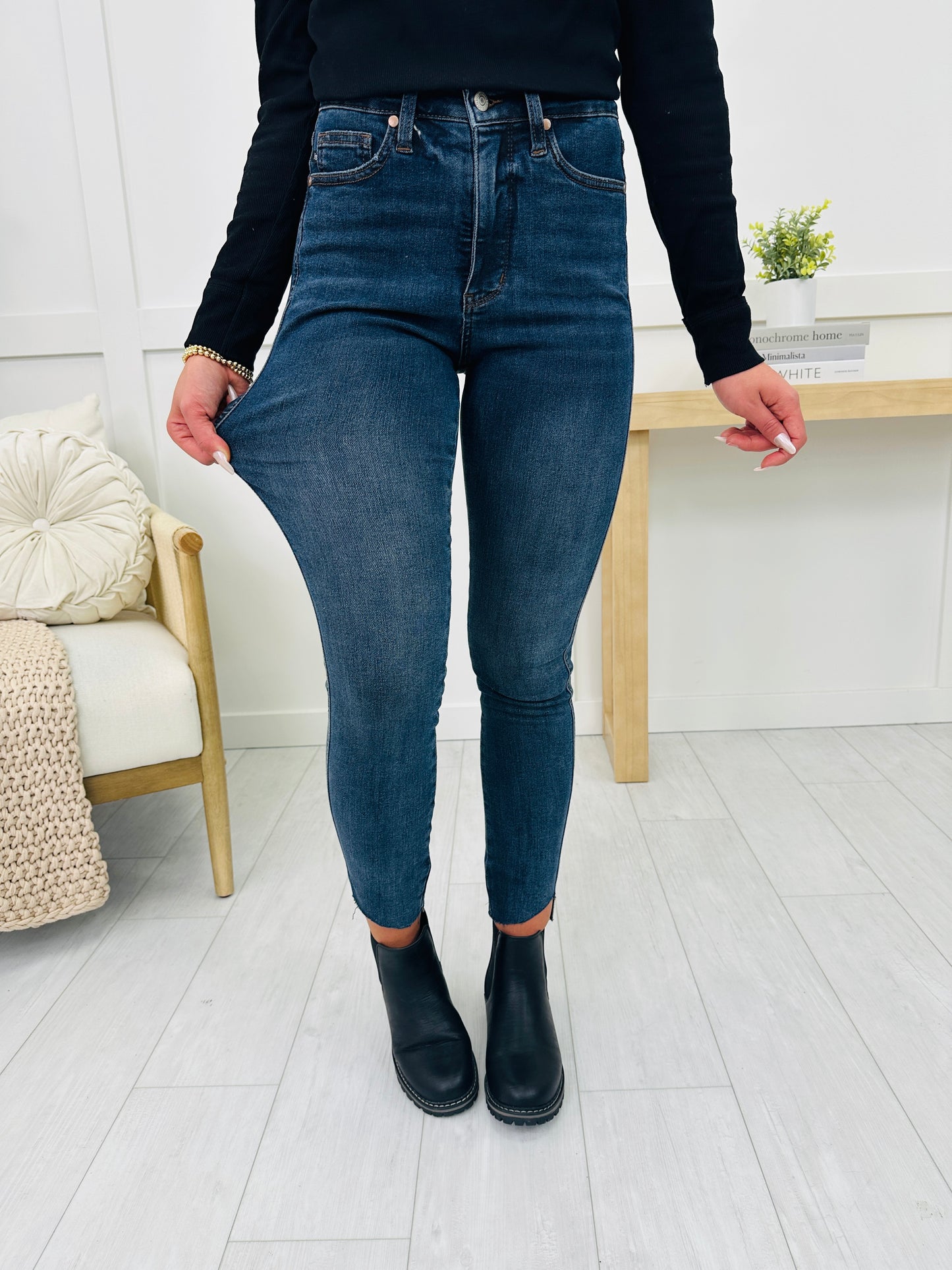 Judy Blue Made You Look Tummy Control Skinny Jeans in Reg/Curvy