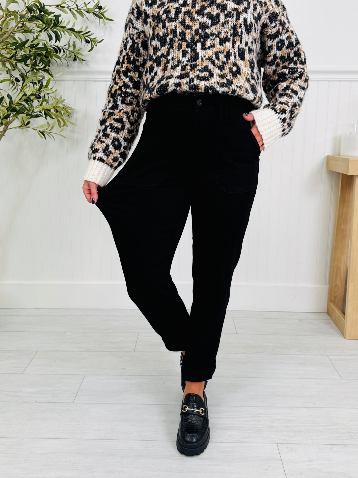 Judy Blue Black On The Go Weekender Jeans