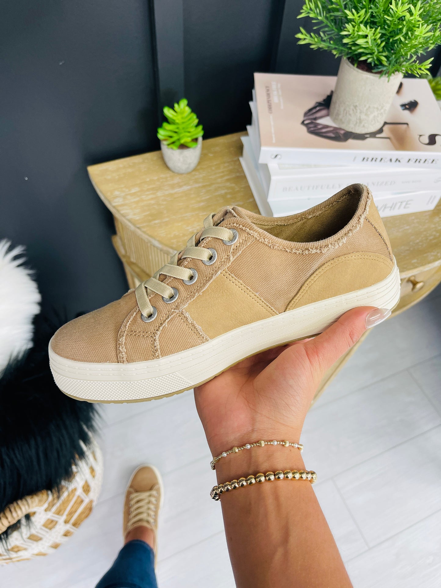 Runaway Rhythm Sneakers In Desert Khaki