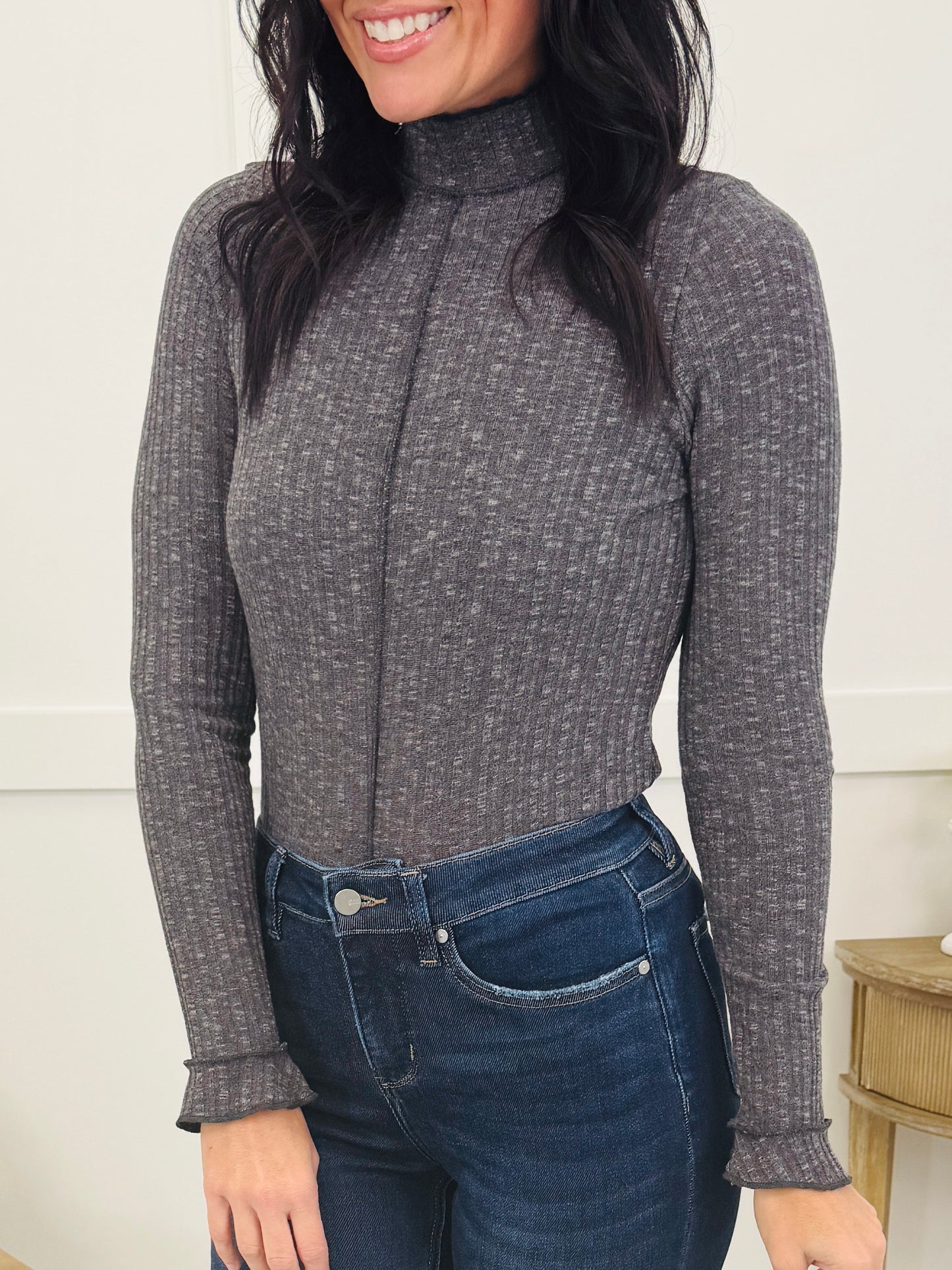 Refined Edge Top in Charcoal