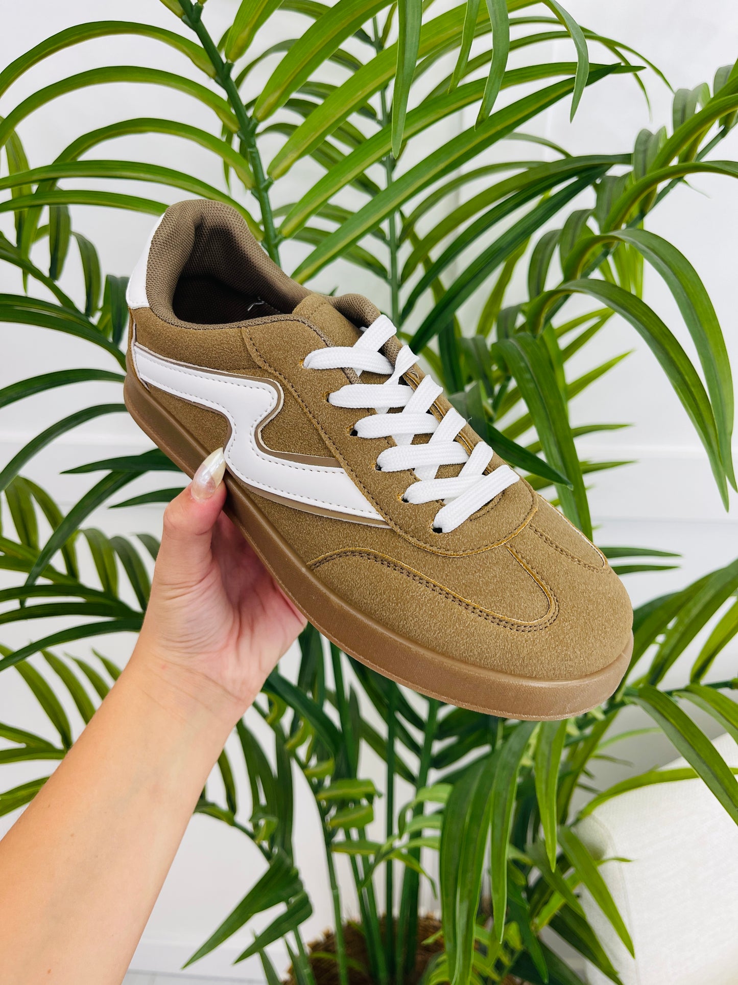 Good Company Sneakers In Khaki White