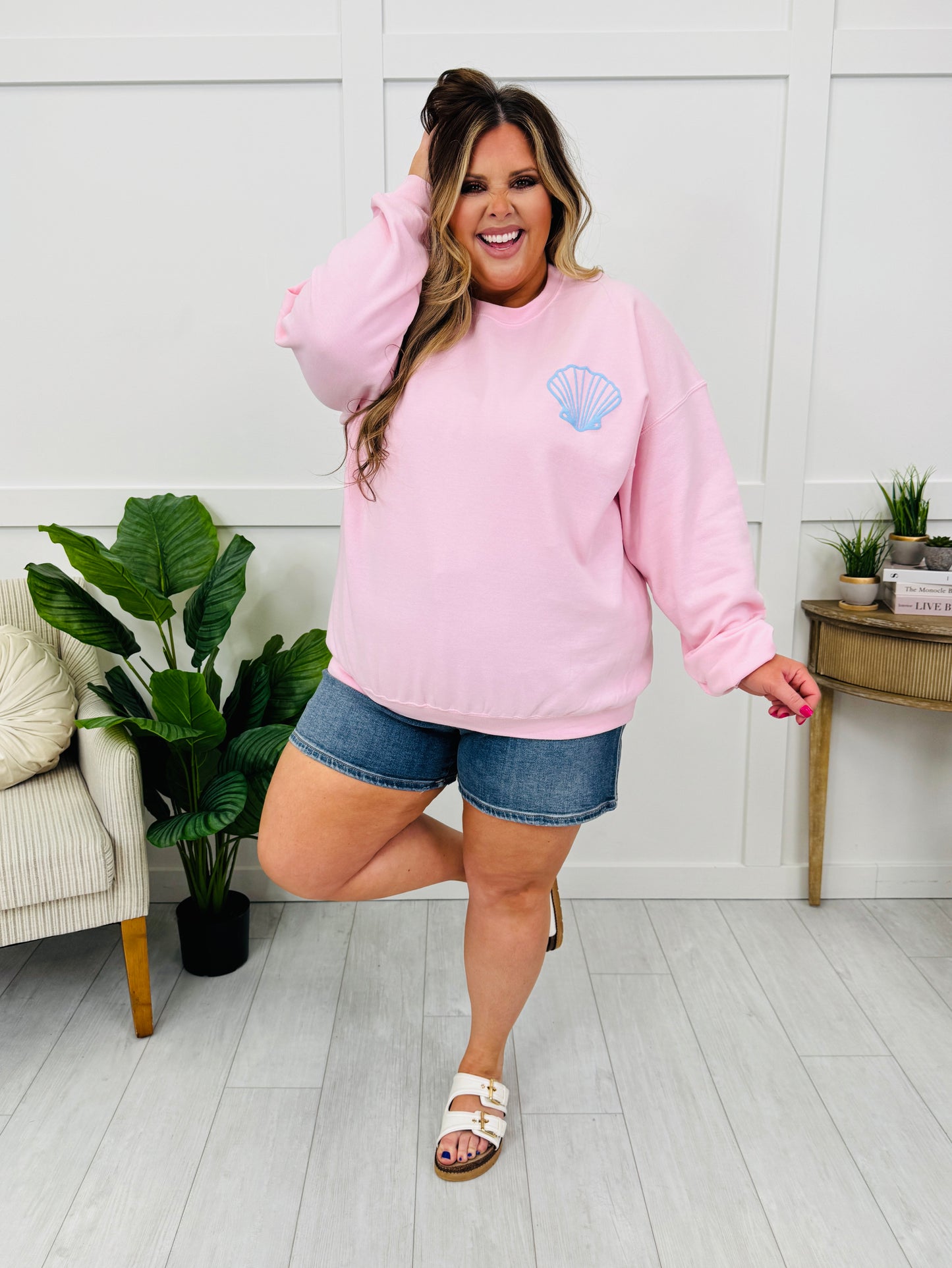 Saltwater Seashells Sunshine Graphic Crewneck Sweatshirt