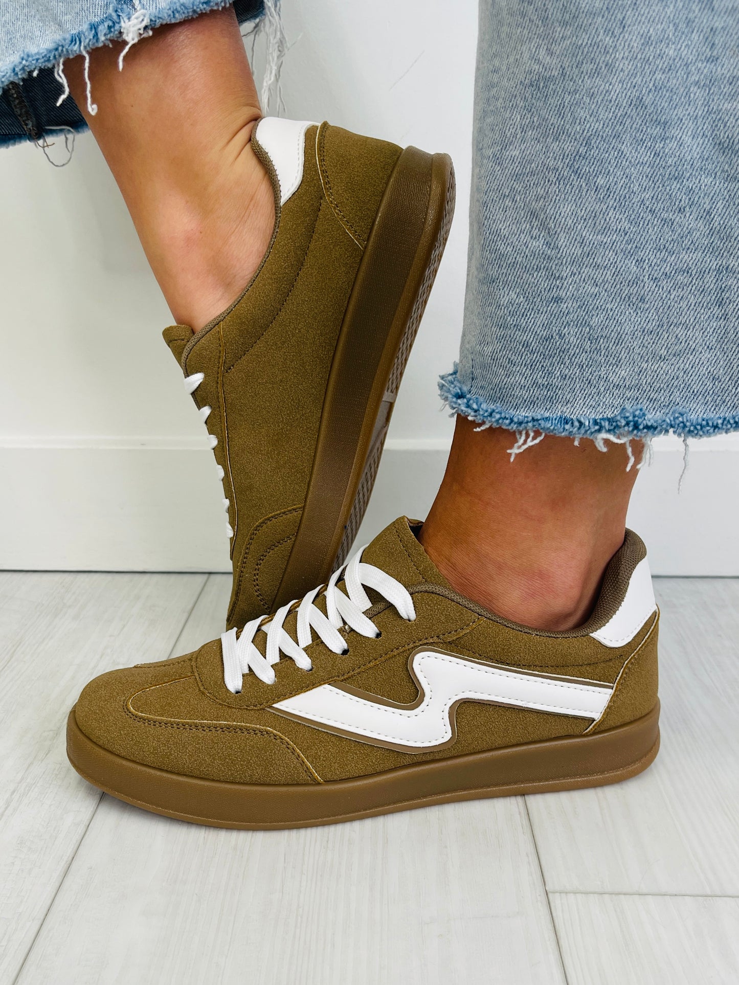Good Company Sneakers In Khaki White